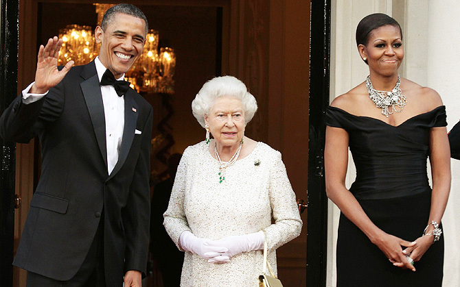 Королева Елизавета II и принц Филипп лично встретили Обаму с супругой в Виндзорском замке