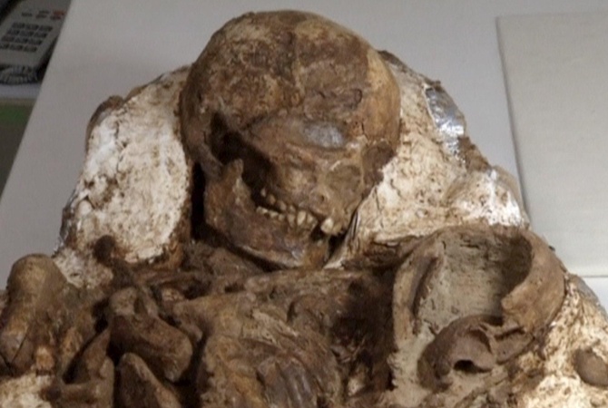 Удивительная находка археологов Мать продержала ребенка на руках около 5000 лет