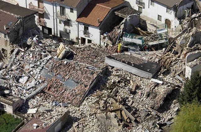 Число погибших землетрясения в Италии превысило 70 человек