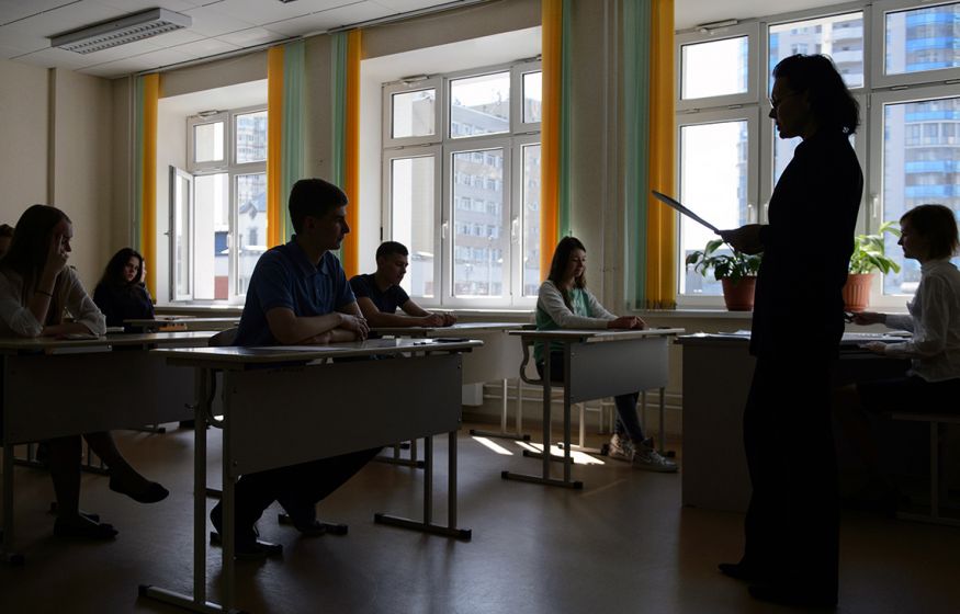«Грозит тотальная дистанционка»: В Госдуме испугались из-за нехватки педагогов в России