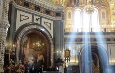 Закон о крестах вступил в силу — но «крестопад» продолжается. Зачем россияне удаляют символы православия с изображений?