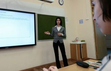 Ещё чуть-чуть — и в школах останутся только камеры наблюдения, а учителей не станет: почему перестали уважать педагогов?