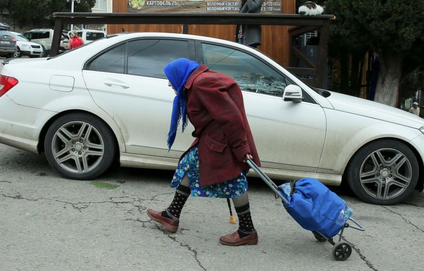 «Россиян ждет снижение уровня жизни. Где тот человек, у которого выросли доходы?»: эксперт