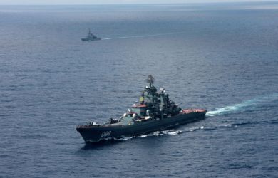 Дорога закрыта. Американский эсминец встал на пути российского танкера. Подробности