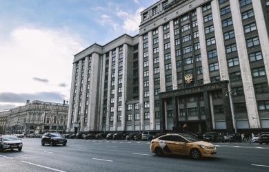 «Чтобы люди видели, кто предлагает дельное, а кто – делает жизнь народа "веселее"»: Делягин об инициативах политиков