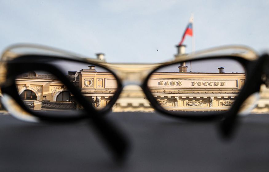 Ключевую ставку снова снизили. Путин: «Центробанк под давлением. Власти стараются оградить его от влияния извне»