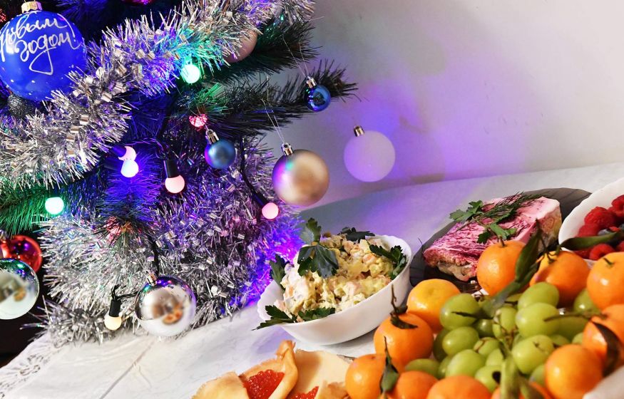 ФНС на «горячее»: Фото «роскошного» новогоднего стола как приманка для проверки