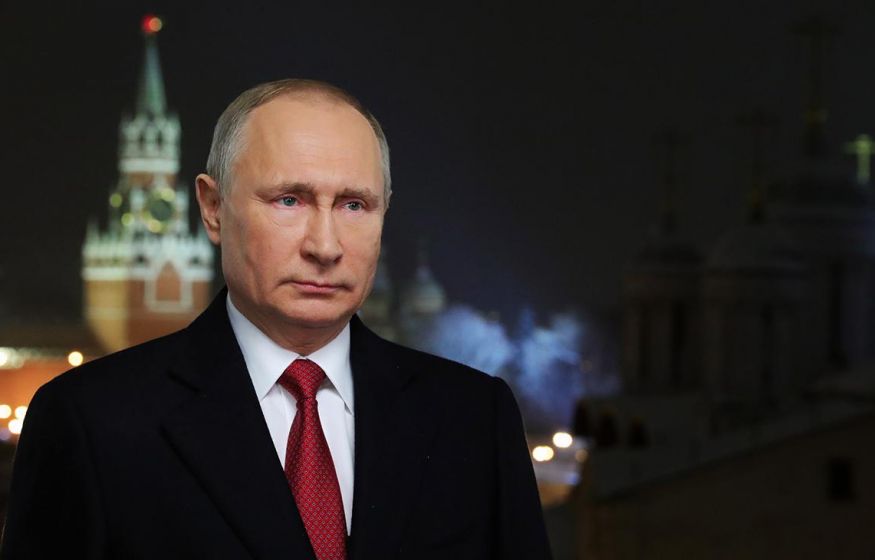 «Вы взяли на себя ответственность защищать родную землю»: Путин обратился к россиянам из Кремля