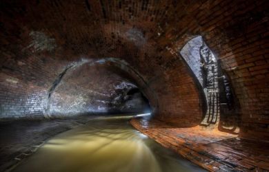 Схема «труба» от шайки чиновников Чубайса. ЖКХ разворовали триллионы за 20 лет. Платим за ремонт — получаем 80% износа