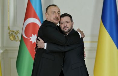 Алиев плюёт в спину России: садики строим, а он отправляет солдат на Украину для убийства русских