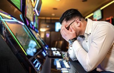 Армия лудоманов в плену у букмекеров: почти 100 миллионов россиян на крючке, а конторы бьют рекорды