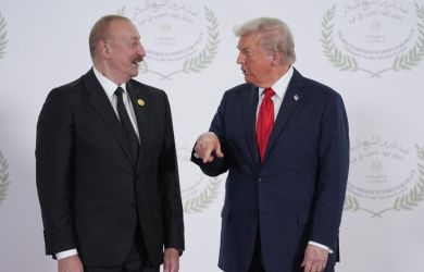 Азербайджан обвиняет Россию в ударах по своим объектам: новый виток конфликта и роль Зангезура