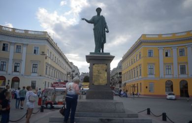 Одессу готовят к обороне «своими же»: студентов и пенсионеров записывают в пушечное мясо