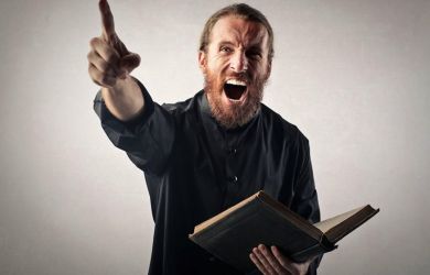 Божья кара за вторжение: американский проповедник пообещал России, Турции и Ирану землетрясения и град