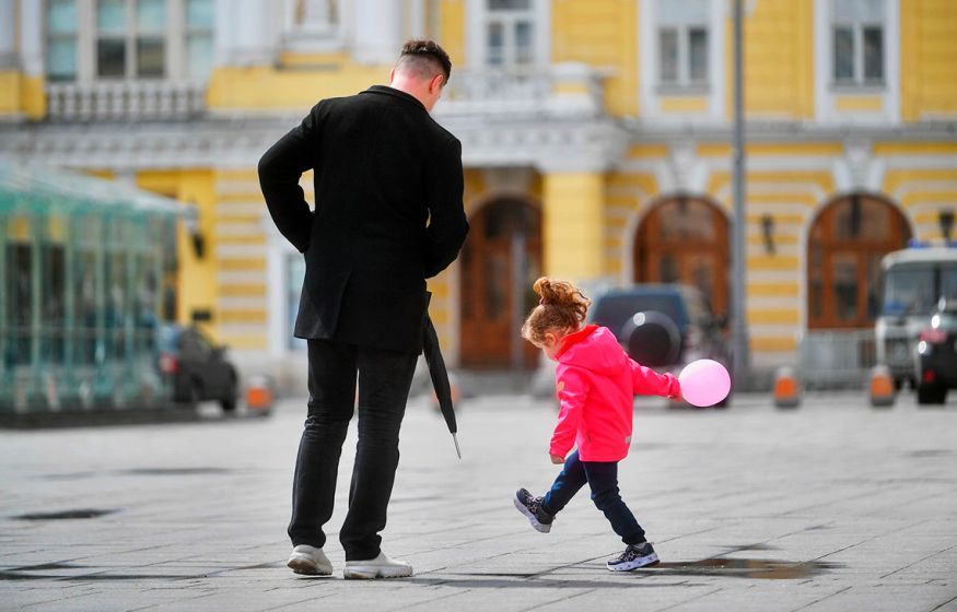 В Госдуме решили раздать деньги: давать семьям по 10 тысяч рублей на каждого