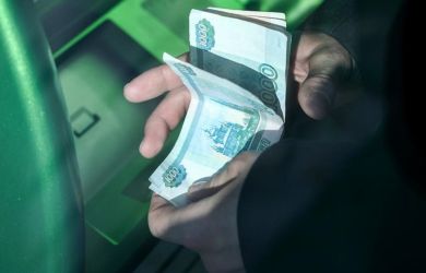 «Работающий человек не должен быть нищим!»: МРОТ в России хотят повысить в два раза — готова ли экономика к этому шоку?