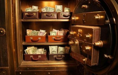 Кубышка лопнула: государство пришло за миллиардами из тумбочек