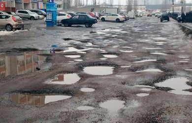 Весенний ад на дорогах: как не угробить машину без больших трат?