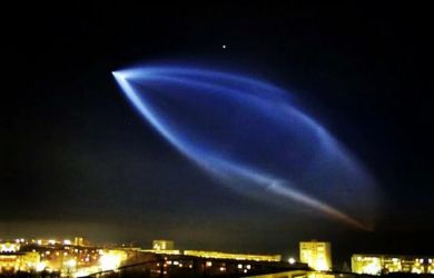 НЛО-атака на Петербург?! «Космическая медуза» зависла над городом ночью
