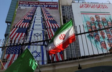 «Бей ублюдков со всей силы»: Сладков — о том, как Иран надавал Трампу по щам, а тот рассыпался в благодарностях