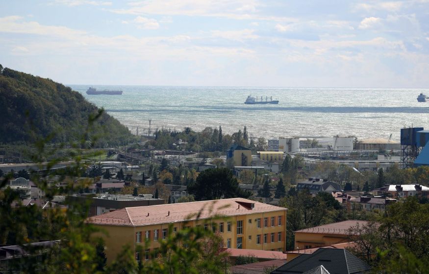 «Нефтяной дождь, пожары, невыносимая вонь и запах смерти»: ВСУ превращают курорт в зону бедствия