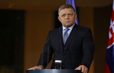 Премьер-бунтарь: Фицо снова летит в Россию на праздник Победы — назло Западу
