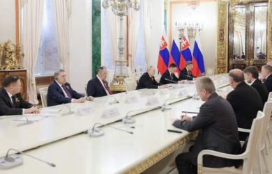 В Кремле принимают решения люди, которым давно пора на покой. Всё как перед смертью Брежнева: предупреждение Нахушева