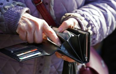 «Может хватить игнорировать бедных? Почему власти думают о том, что олигархи деньги теряют?»: в Госдуме негодуют