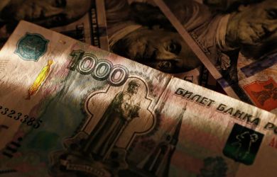«В 90-е нагло разграбили богатства СССР и вывезли за границу. Гордиться нечем, это до сих пор разрушает Россию»: эксперт