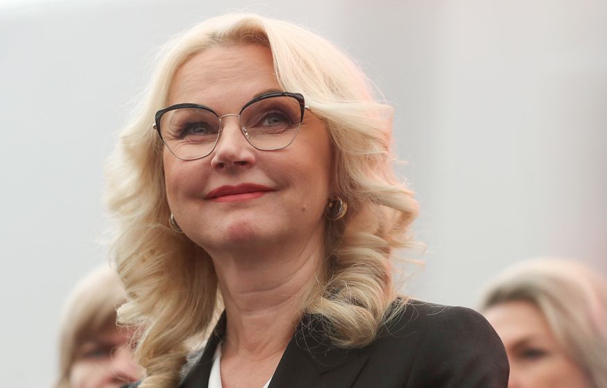 Доходы чиновников под запретом: сколько зарабатывал муж Голиковой до засекречивания деклараций?