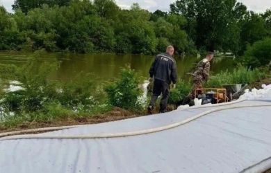 Дамба на Кубани не выдержала наводнения. В районе эвакуируют людей, развернуты пункты временного размещения...