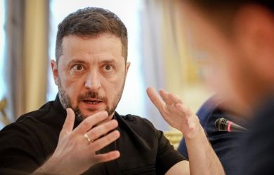 Зеленский взбешён отказом Путина от встречи и грозит экономическим давлением. «Просроченный наркофюрер» требует денег