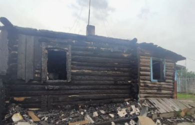 Что с ними не так? Мужчина поджёг дом с четверыми детьми в Красноярском крае — разозлился на жену... Детей спас сосед