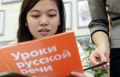 Двое мужчин жестоко избили школьника из-за ответа на русском языке. Подростка наказали за то, что он не знает казахский