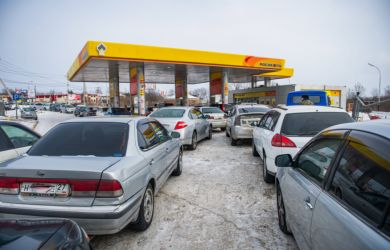 Бензин продолжает дорожать, а ФАС взялась за шесть АЗС в Подмосковье. Нашли виноватых?