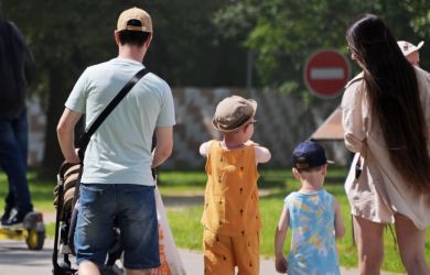 «Пора начать выполнять поручения Путина»: в Госдуме требуют изменить жизнь российских семей