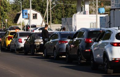 «Звереют в прямом смысле»: губернатор о поведении ростовчан в очередях за бензином. Штрафов за очереди не будет?