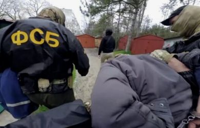 Крымчанин призвал россиян уехать с полуострова — его задержала ФСБ. Что известно?