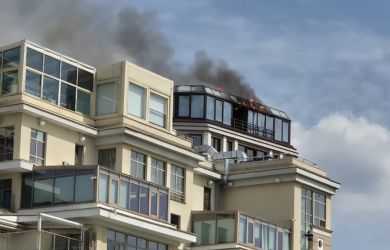 Пожар в элитном ЖК Москвы: люди с детьми оказались в ловушке, к тушению готовят вертолет. Что произошло?