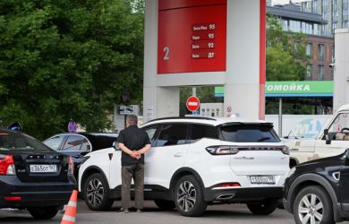 Вот и приехали: в Ленобласти могут ввести заправку по чётным и нечётным номерам на фоне второй волны топливного кризиса