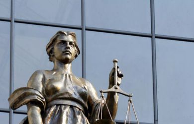 Суд отобрал мандат у депутата за счета жены: Сергей Зубков вылетел из кресла спикера, защита коллег не помогла
