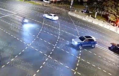 146 штрафов, двойная сплошная и смертельное ДТП — Bentley разнес байкера в Москве. Погиб гендиректор?