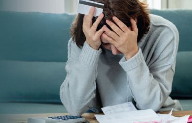 Молодёжь до 25 лет тонет в долгах. Банкротств в разы больше – кредитки добивают?