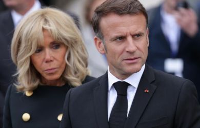 Позор Макрона: Трамп пошутил про жену, а французский президент обиделся — читатели в ярости