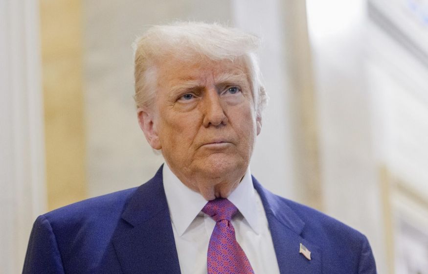 Мышь не прошмыгнёт? А Трамп стоит под пулями, пока его охрана хлопает глазами Мышь не прошмыгнёт? А Трамп стоит под пулями, пока его охрана хлопает глазами